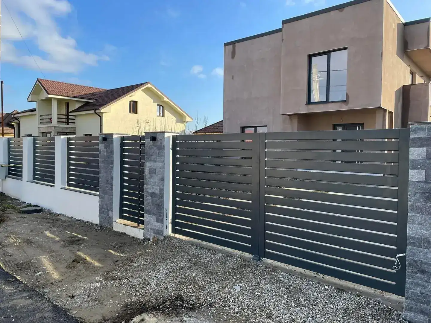Klinker kapupillérek vasalása építés közben